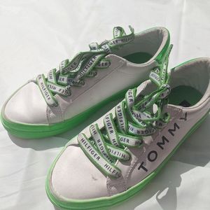 Tommy Hilfiger Sneaks 6.5 womens